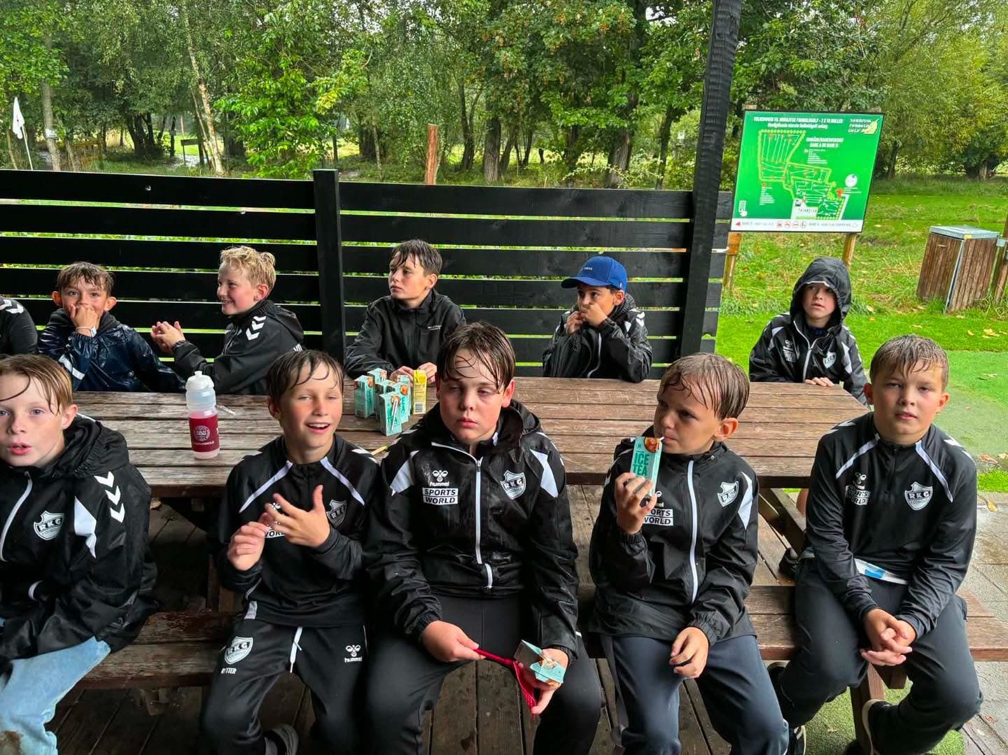 FODBOLDGOLF, FÆLLESSKAB OG MASSER AF REGN